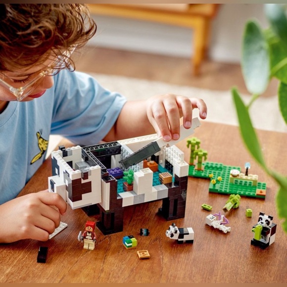 Lego Minecraft The Panda Haven Toy House with Animals NWT - Picture 5 of 11